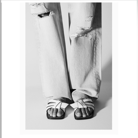 Zara white topstitched low heeled sandals. - Picture 4 of 4